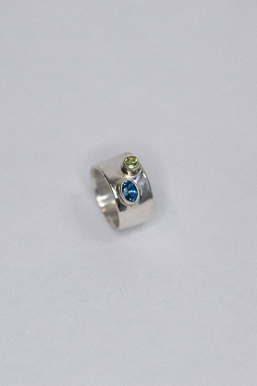 wide band x peridot x topaz