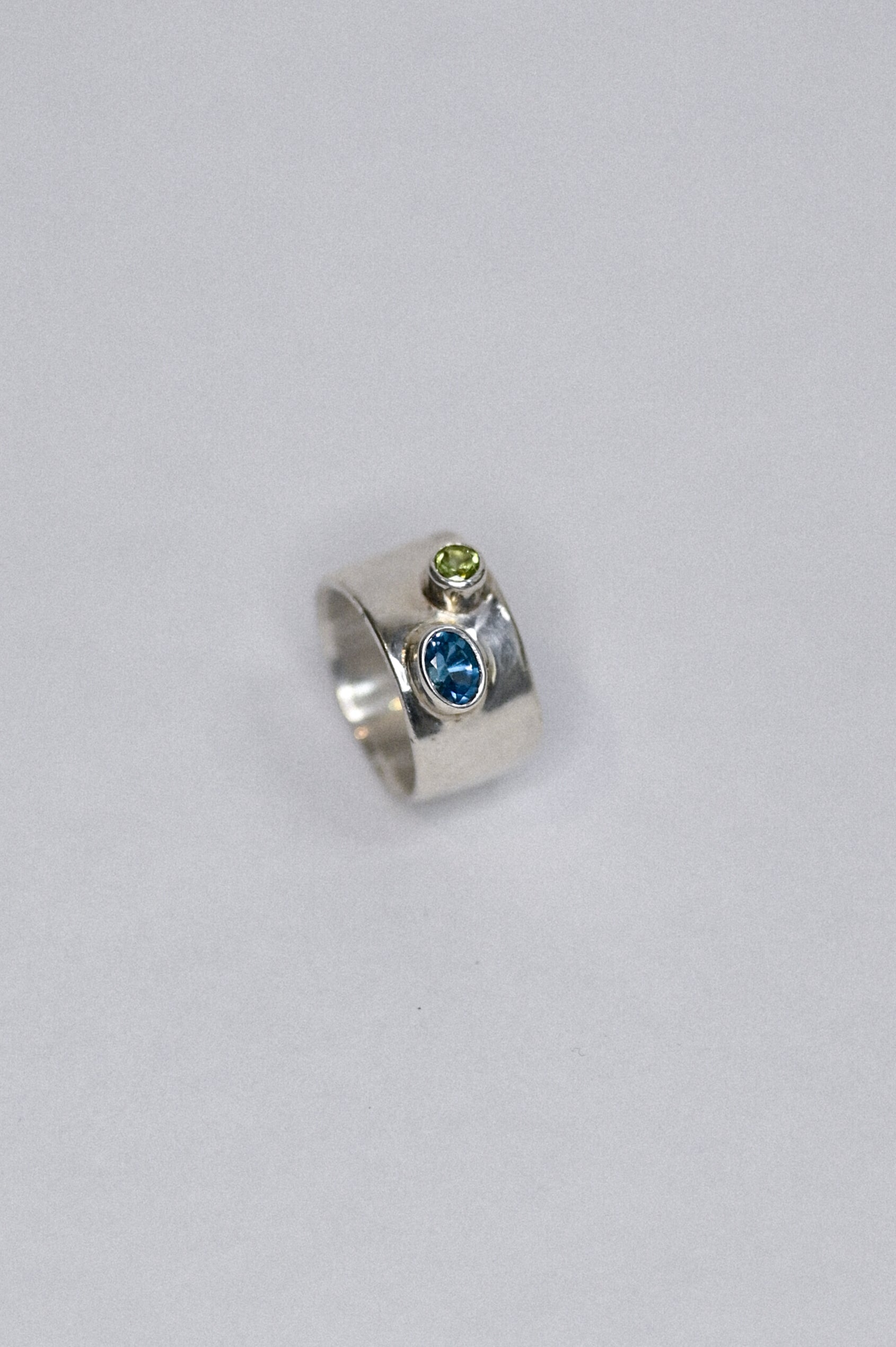 wide band x peridot x topaz
