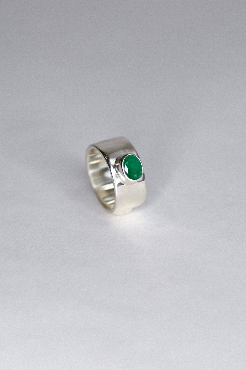 wide band x emerald