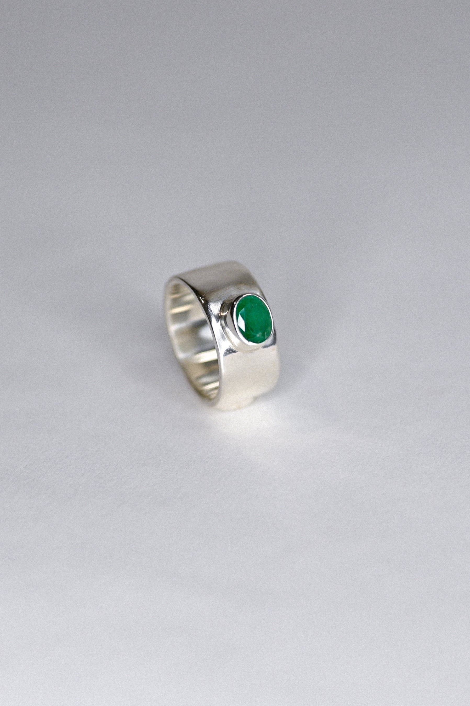 wide band x emerald
