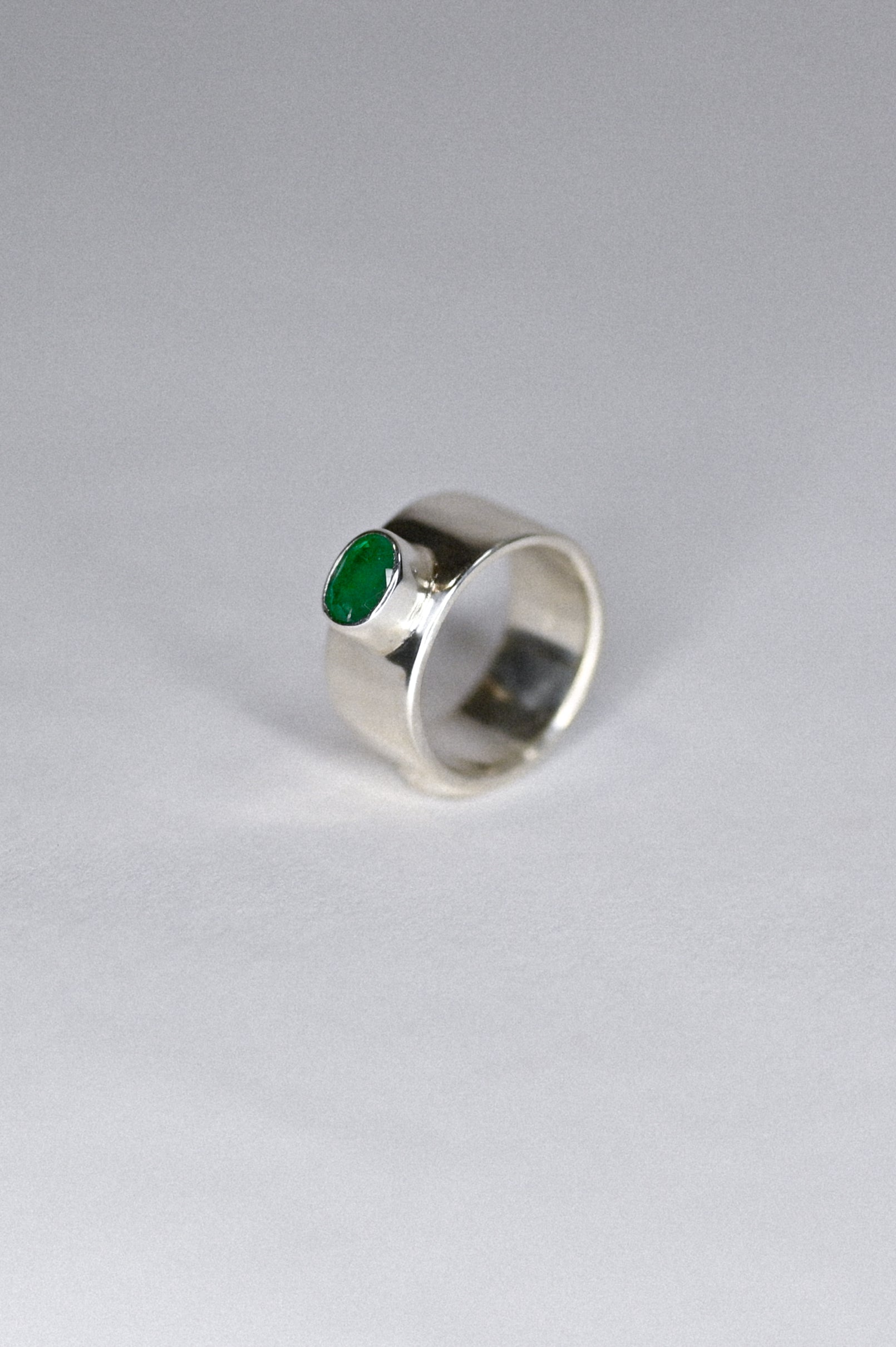 wide band x emerald